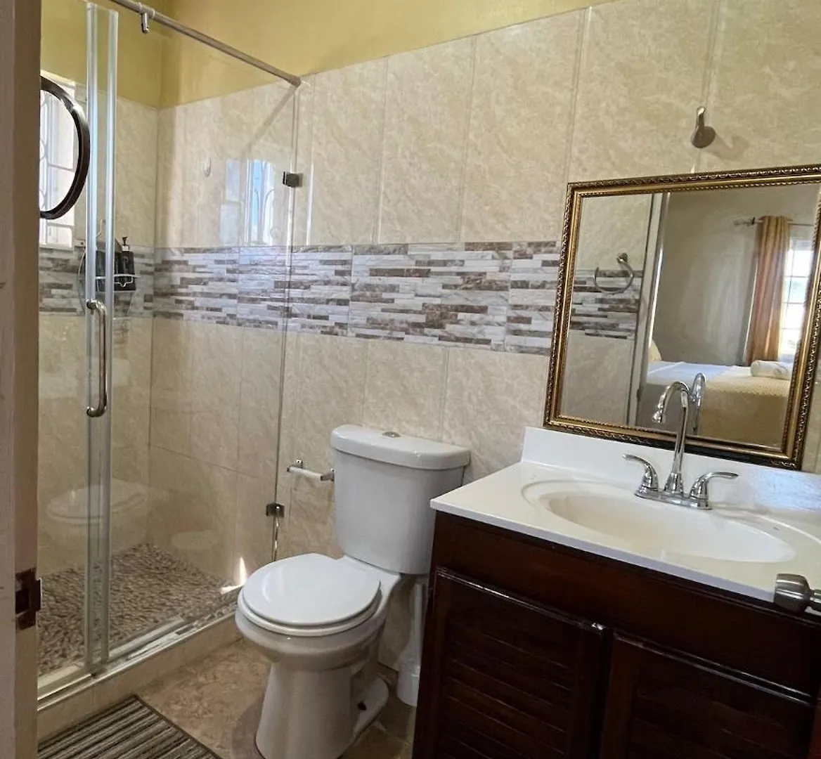 Ocho Rios Holiday Home Tower Isle 0*,  牙买加